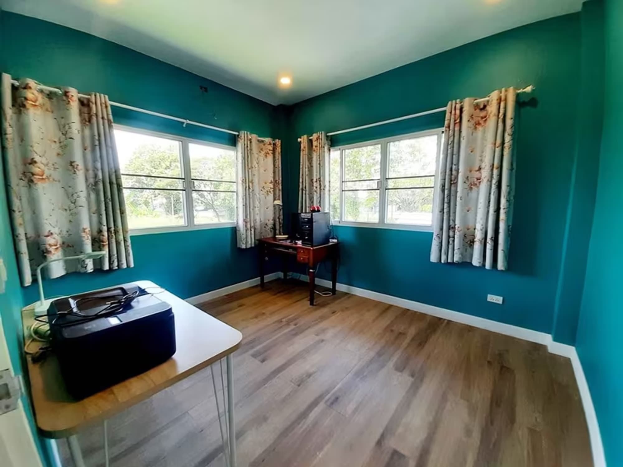 7 Bedroom House - Image 14