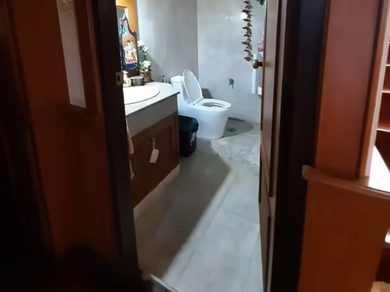 6 Bedroom House