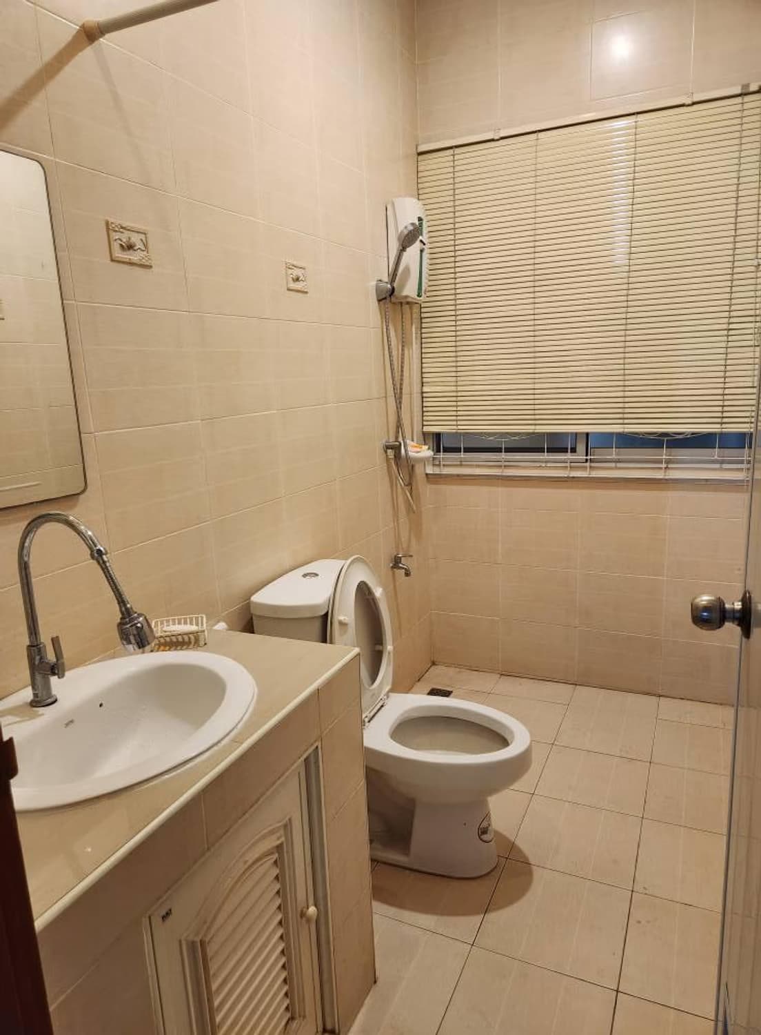 5 Bed House for Rent in Mueang Chiang Mai - Image 10