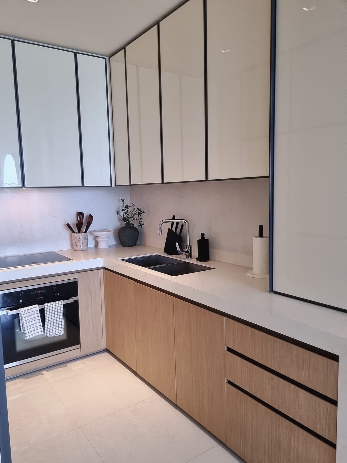 2 Bed Condo for Rent and Sale in Khlong Toei - Image 7