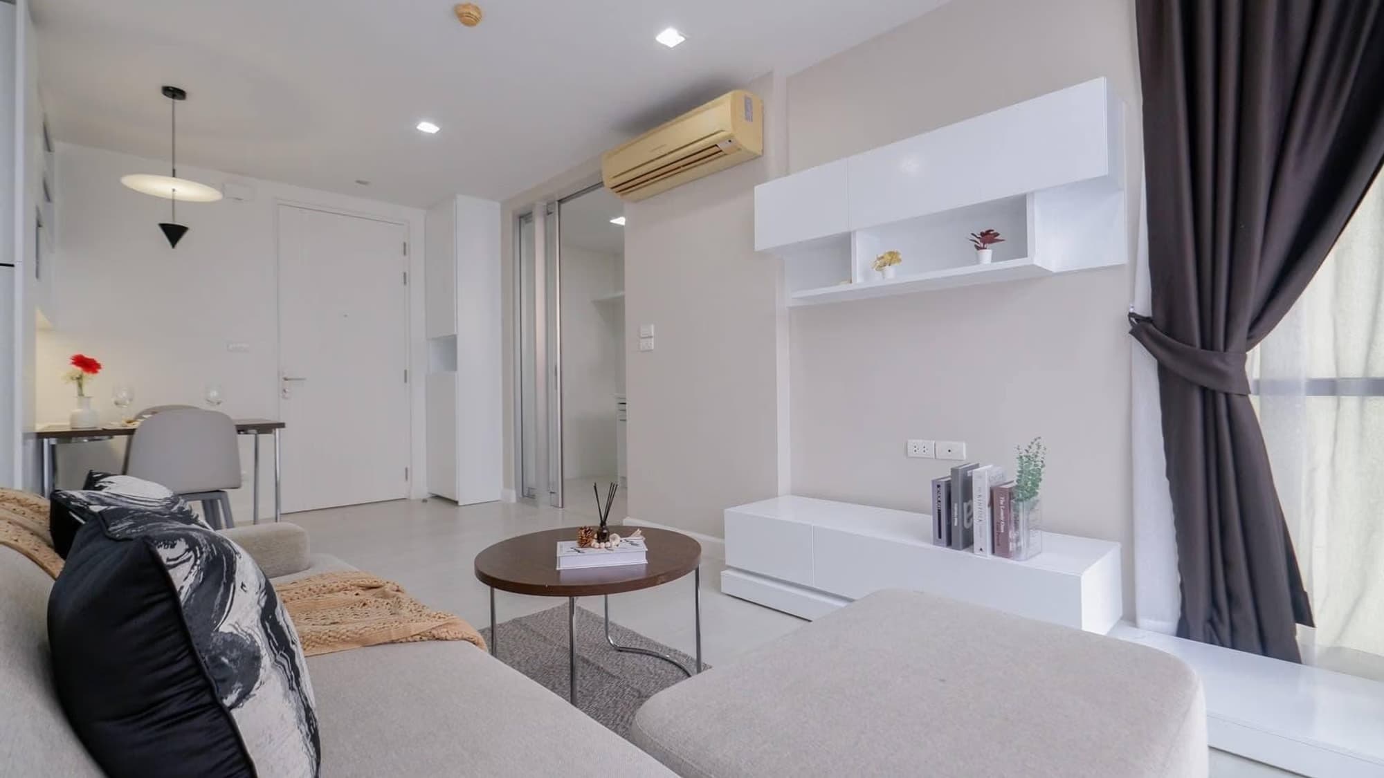 1 Bed Condo for Sale in Phra Khanong - Image 2