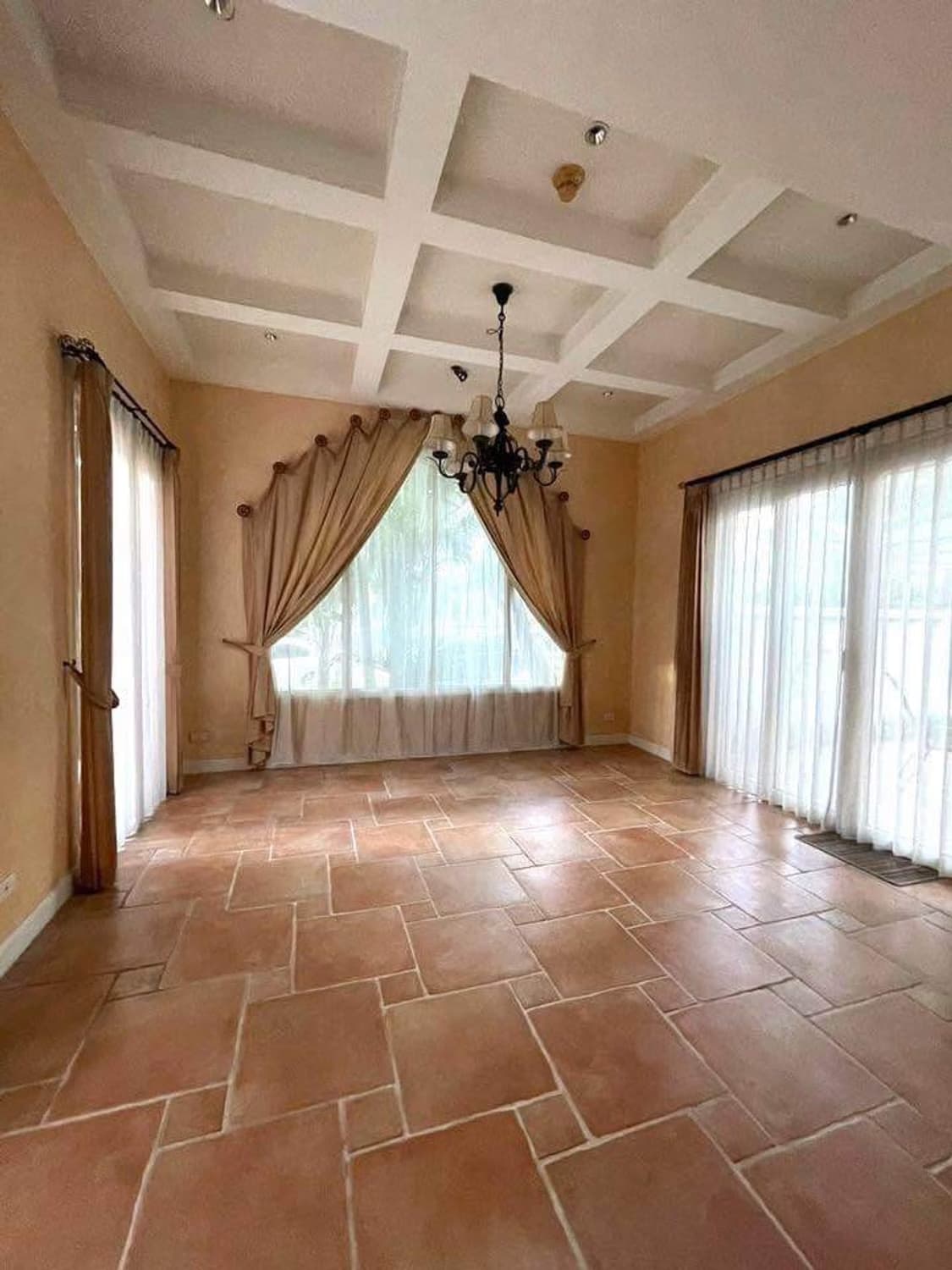5 Bedroom House - Image 16