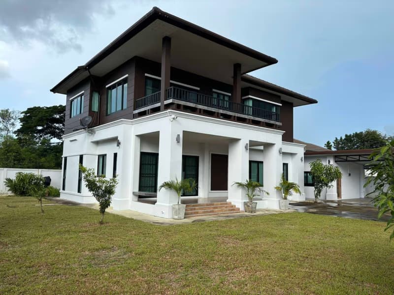 4 Bed House for Rent in Saraphi District