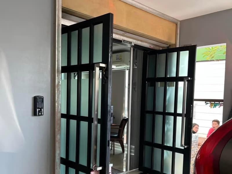 6 Bed Townhouse for Sale in Suan Luang