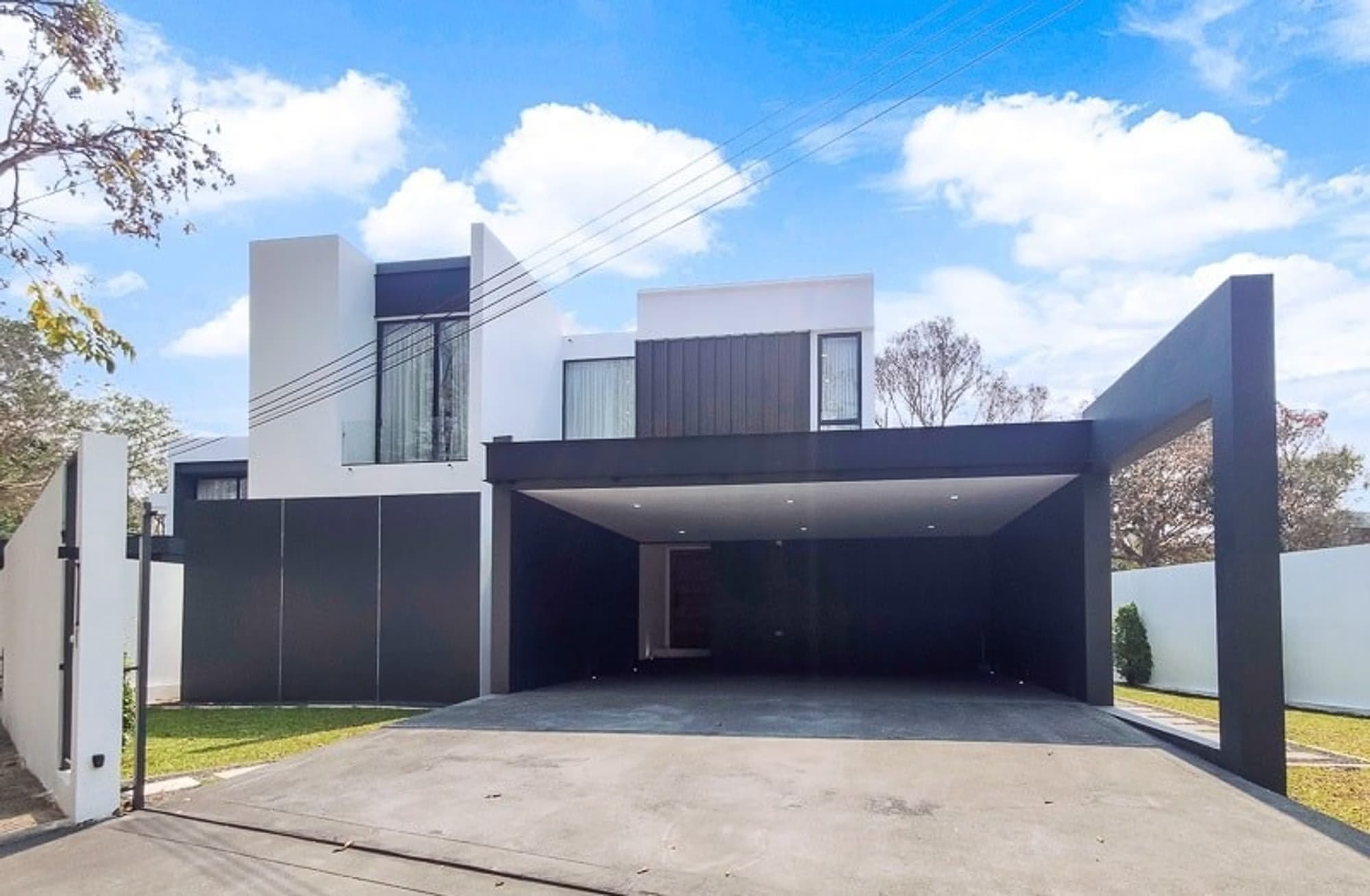4 Bedroom House - Image 12
