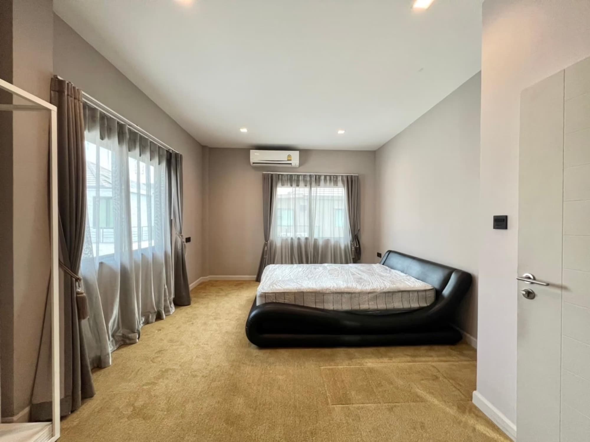 House for Sale at  Grand Bangkok Boulevard Rama 9 - Srinakarin - Image 10