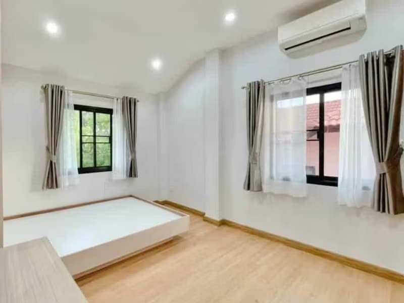 7 Bedroom House