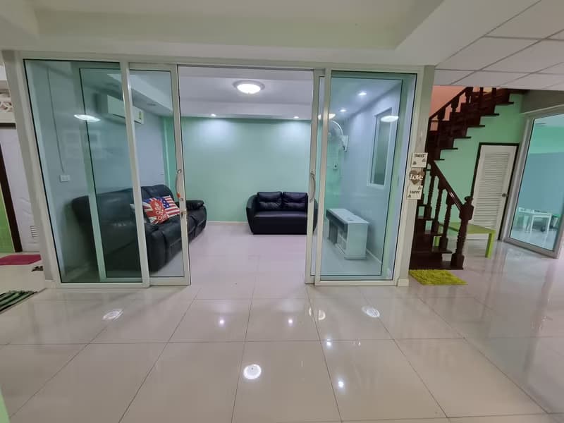 Townhouse for Rent in Phra Khanong near Punnawithi BTS