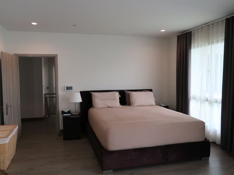 4 Bed House for Rent and Sale in Saphan Sung