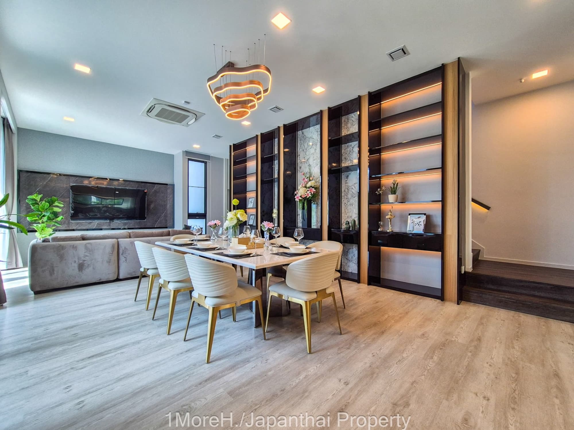 4 Bed House for Rent and Sale in Saphan Sung - Image 4