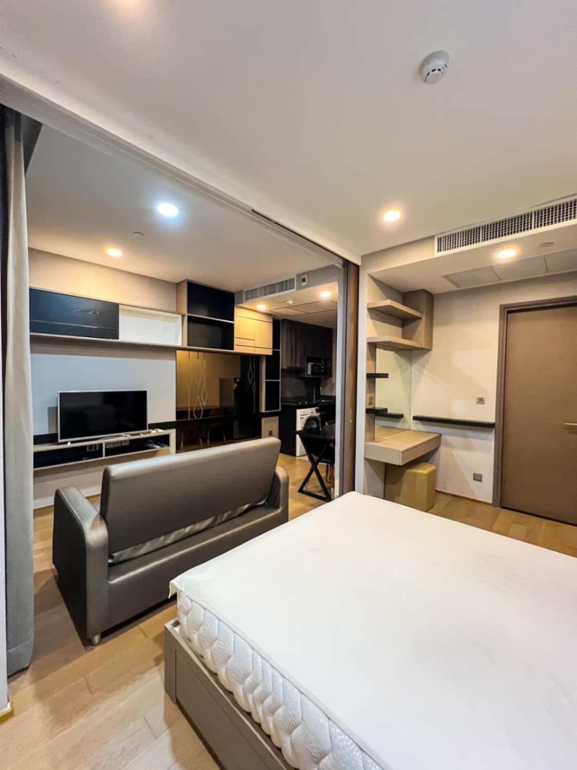 1 Bed Condo for Rent in Bang Rak - Image 2