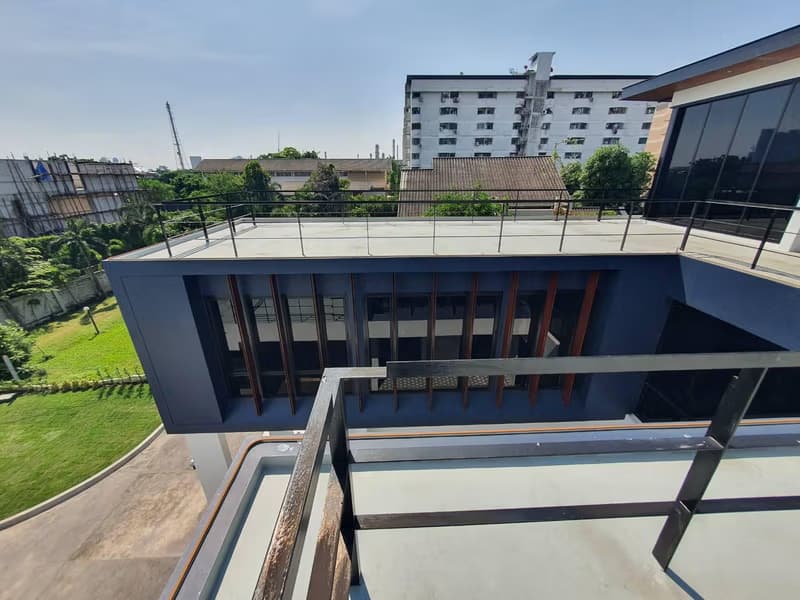 5 Bed House for Rent and Sale in Phra Khanong