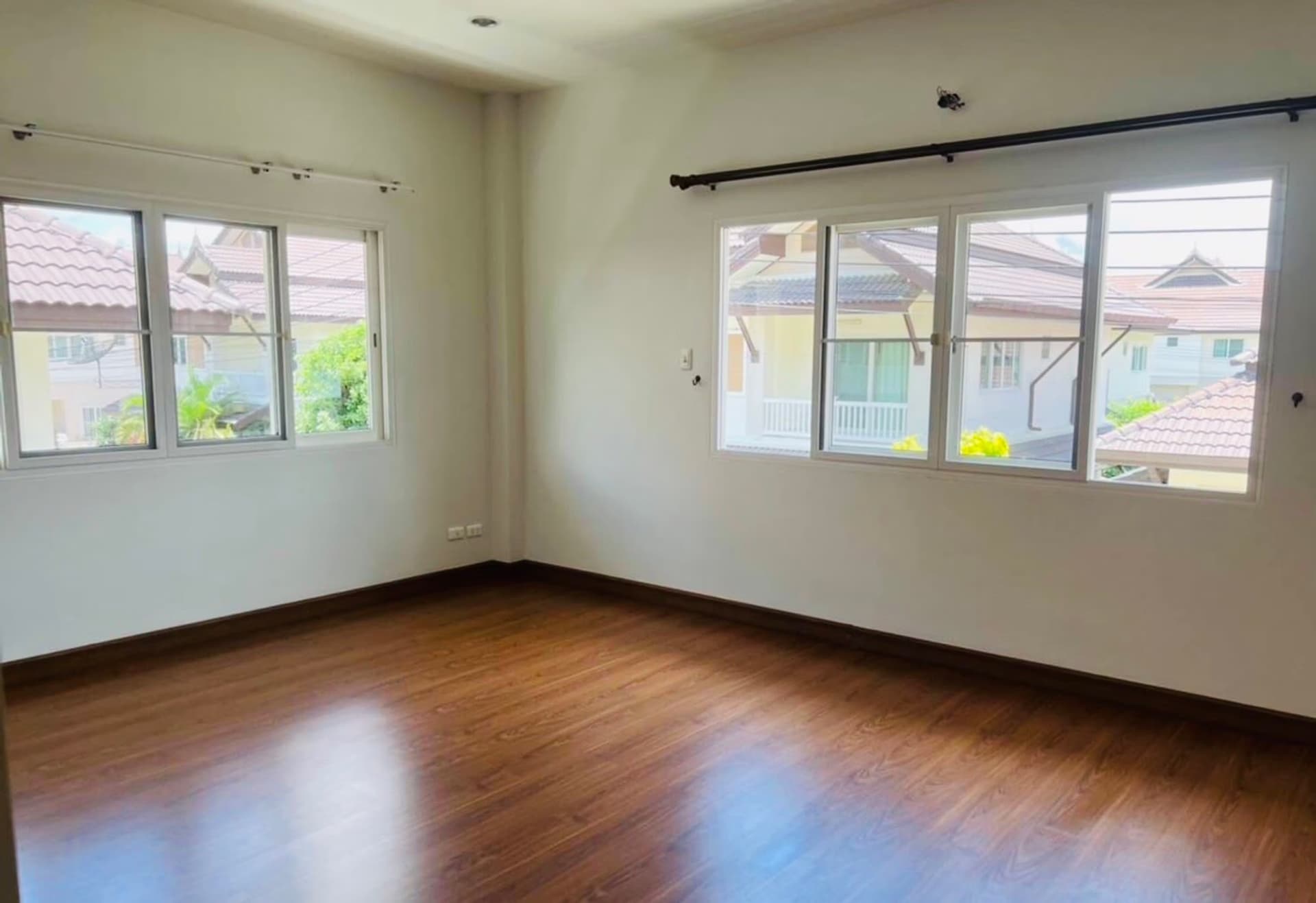 4 Bedroom House for Sale in Hang Dong - Image 11