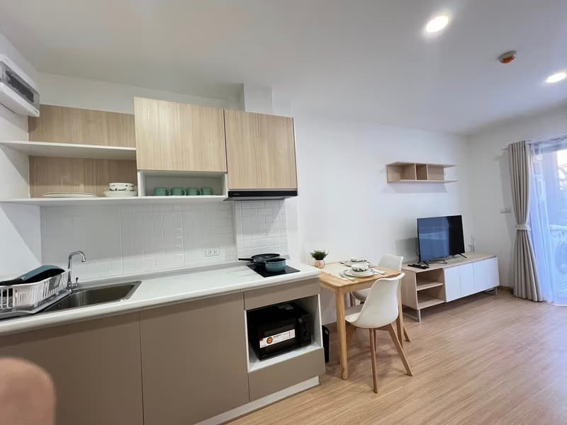 Condo for Rent at The Fore Condo