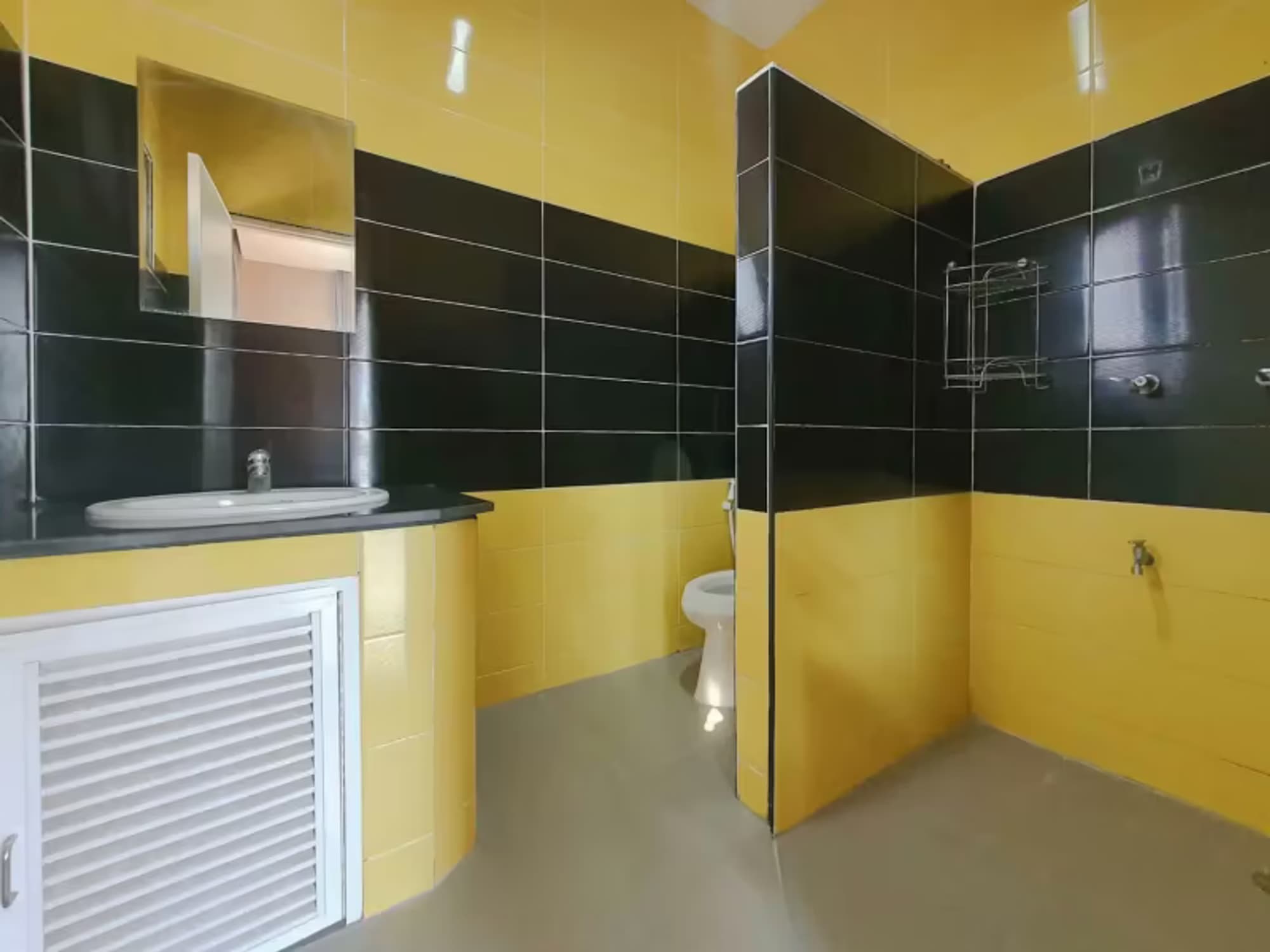 5 Bedroom House - Image 16
