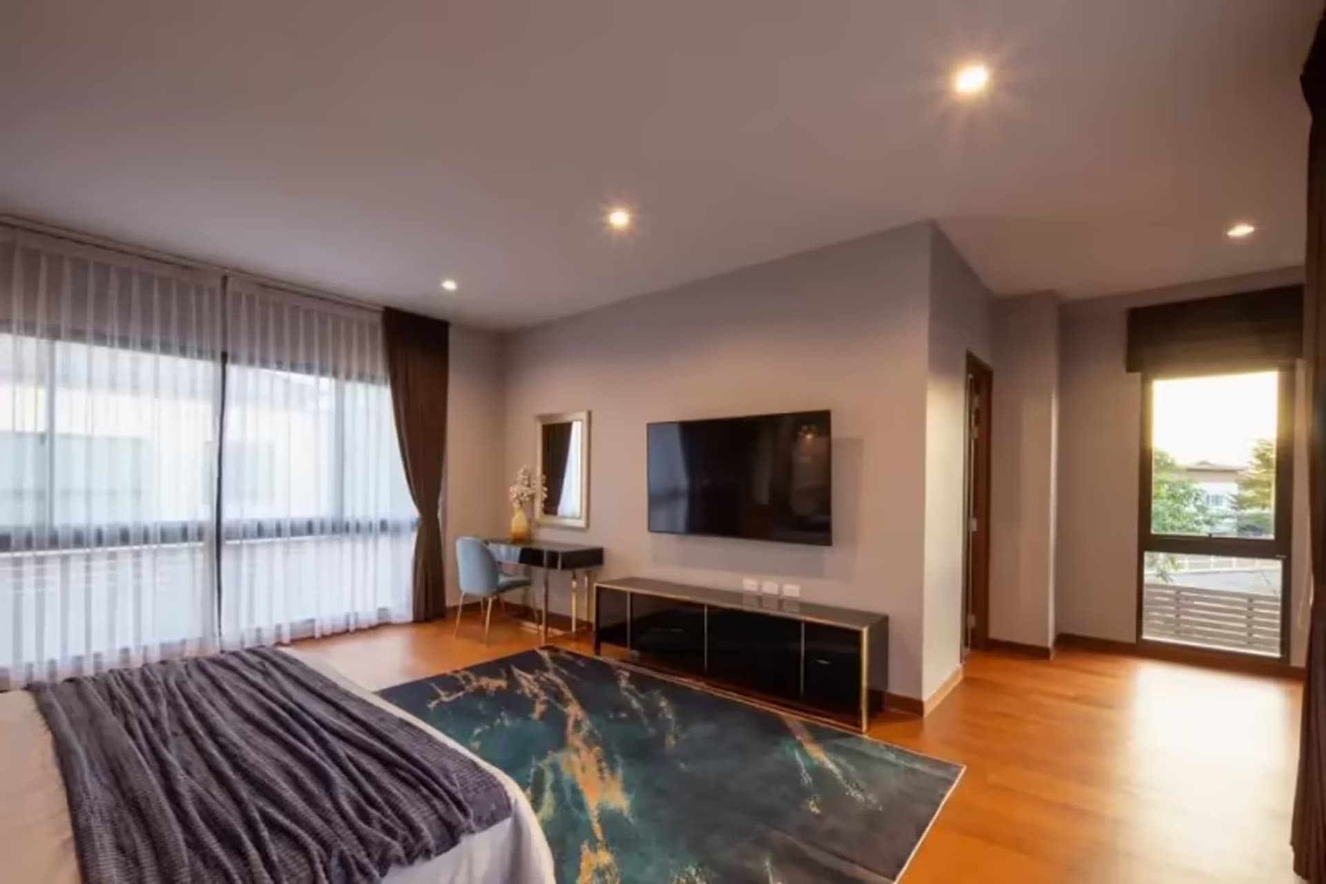 5 Bedroom House - Image 1