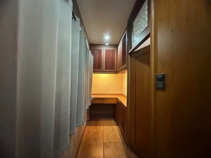 6 Bedroom House