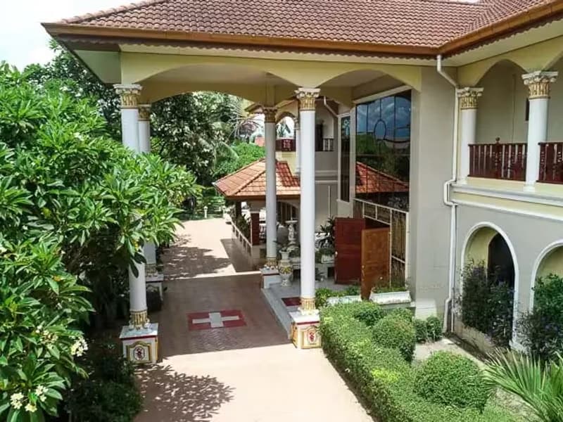 5 Bedroom House