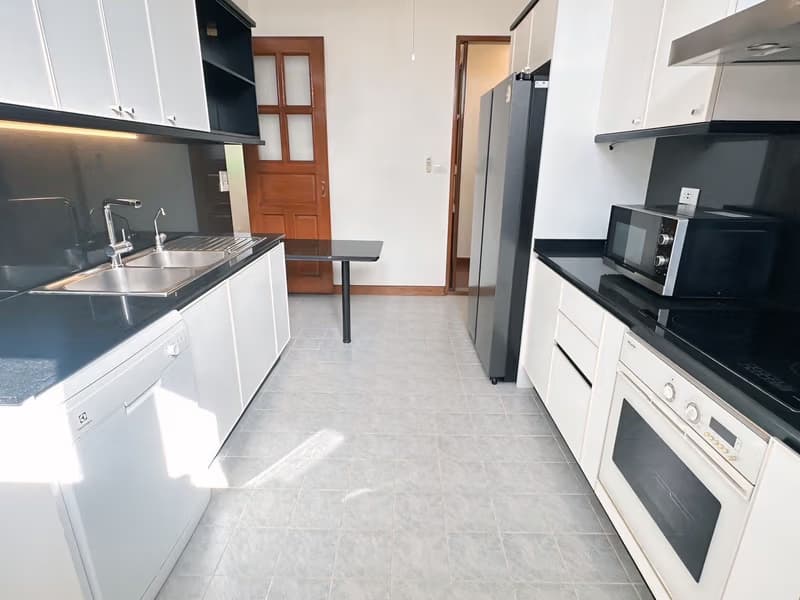 3 Bed House for Rent in Khlong Toei