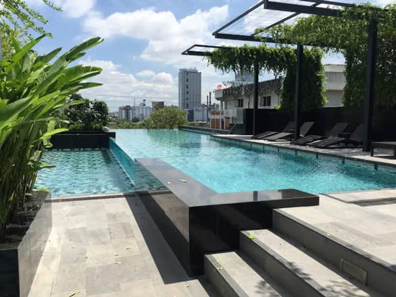 2 Bed Condo for Rent and Sale  Near Makkasan ARL