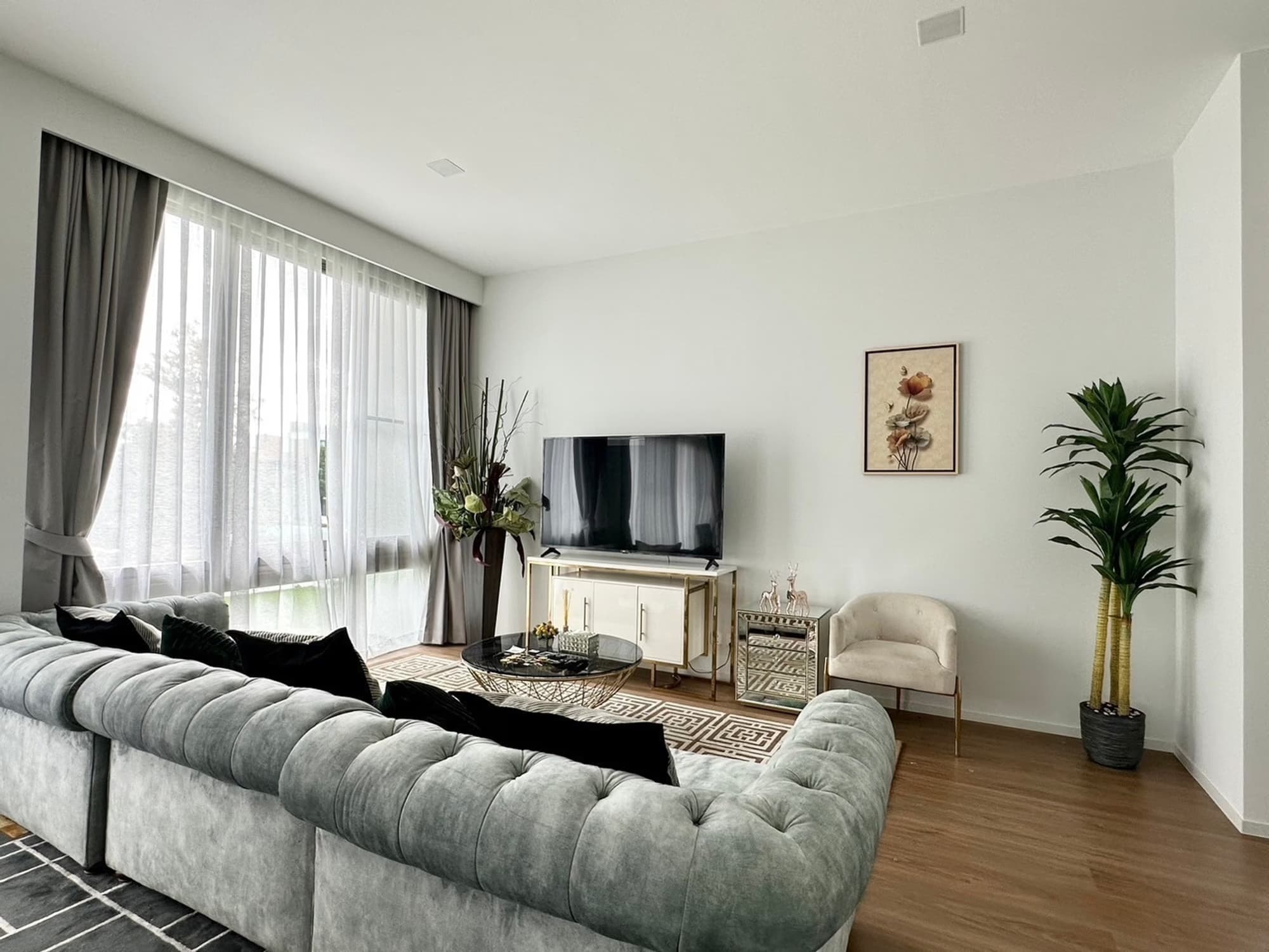 3 Bed House for Rent in Saphan Sung - Image 2