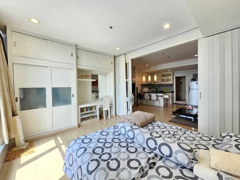 1 Bed Condo for Sale  Near Krung Thon Buri BTS
