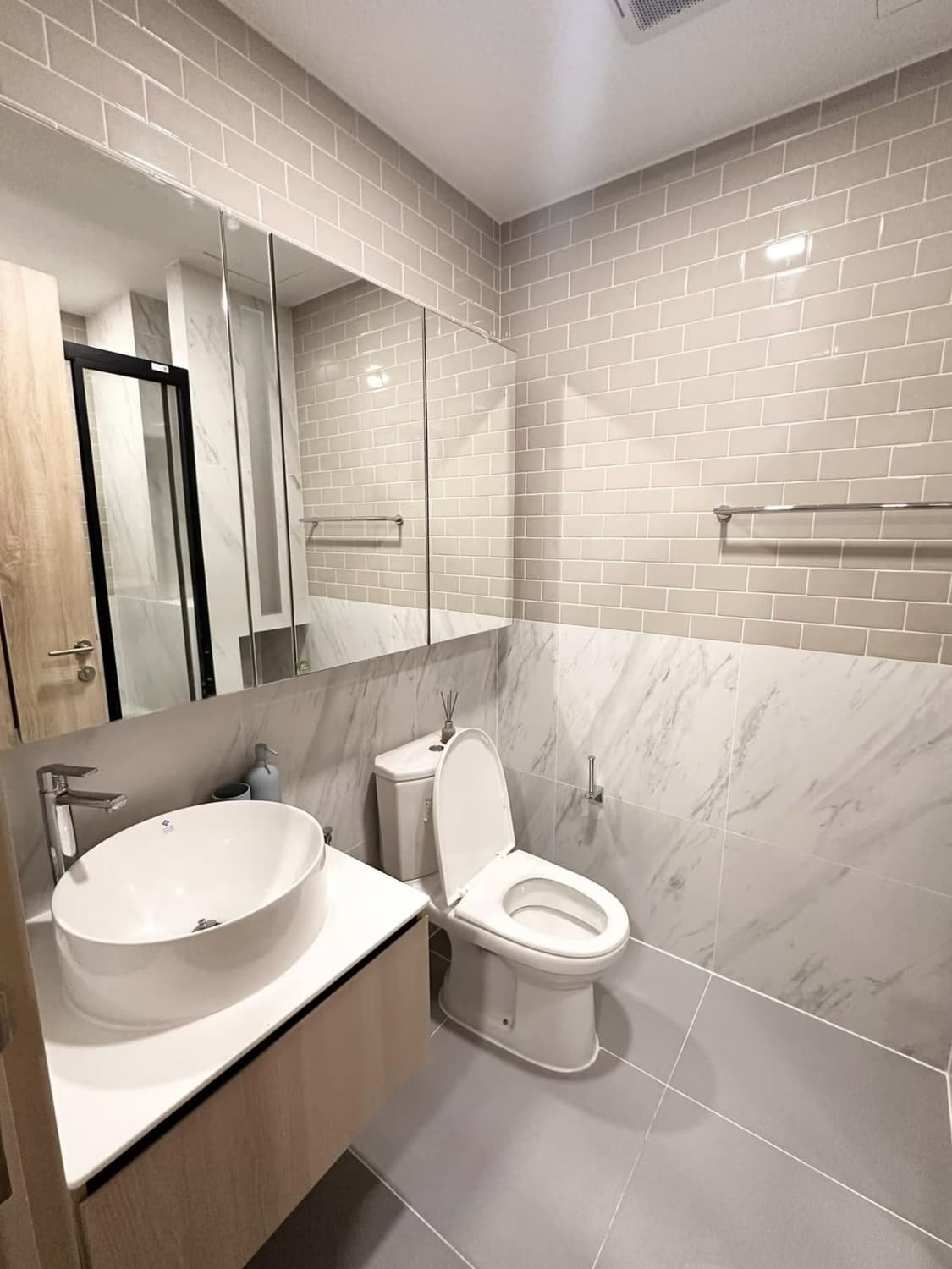 1 Bed Condo for Rent in Phaya Thai - Image 5