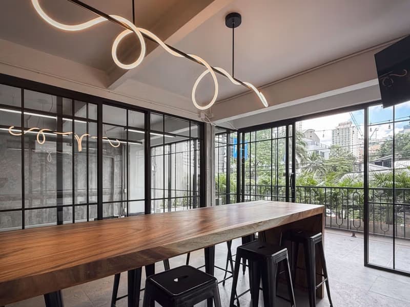 Studio Commercial for Rent in Khlong Toei