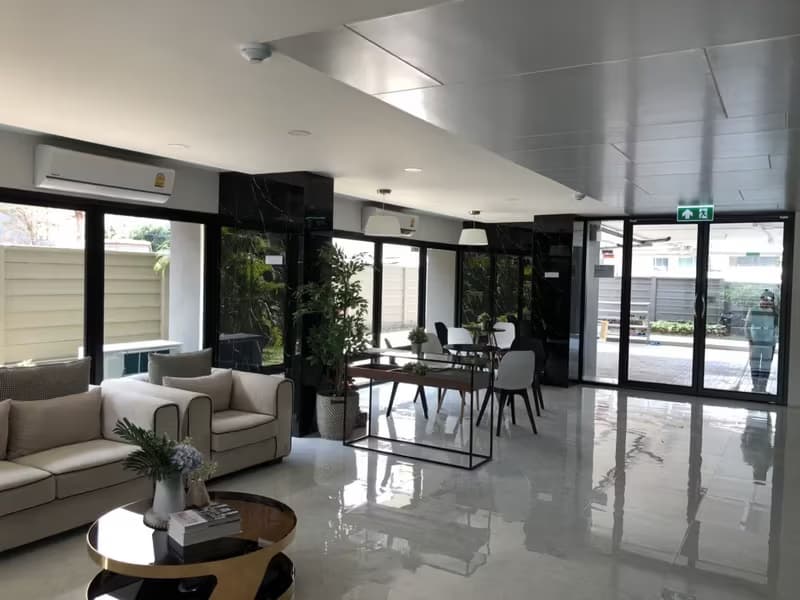 1 Bedroom Condo