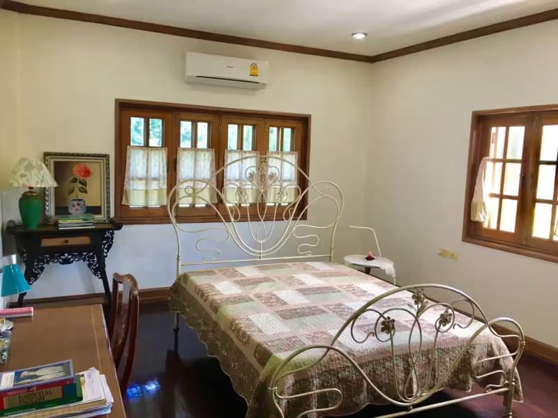 8 Bedroom House