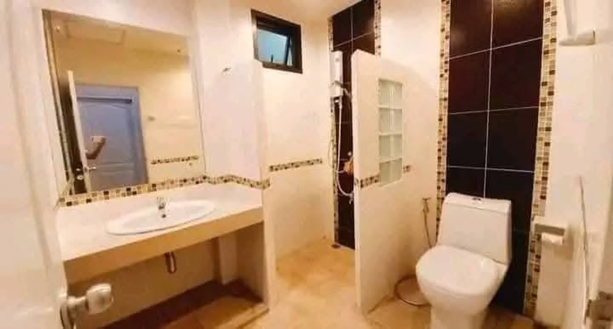 3 Bed House for Rent and Sale in Hang Dong - Image 11