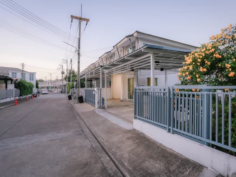 3 Bed Townhouse for Rent in Mueang Chiang Mai