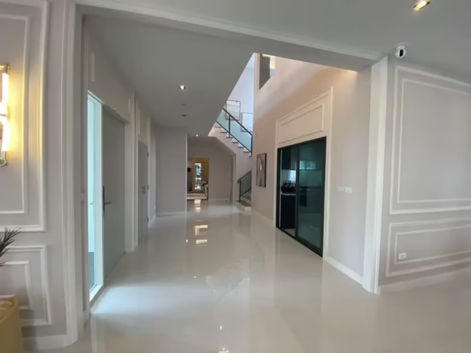 5 Bedroom House - Image 14