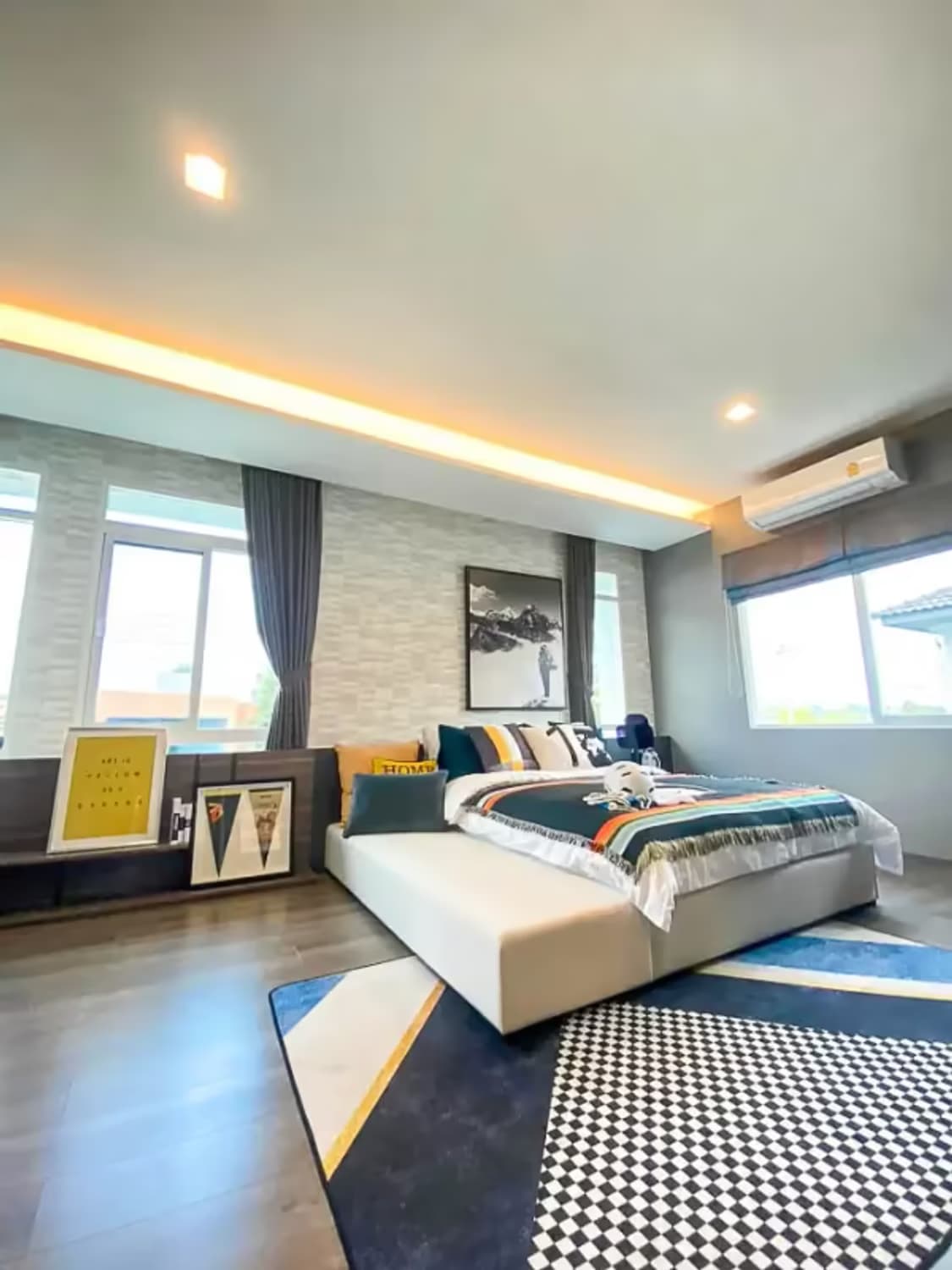 4 Bedroom House - Image 6