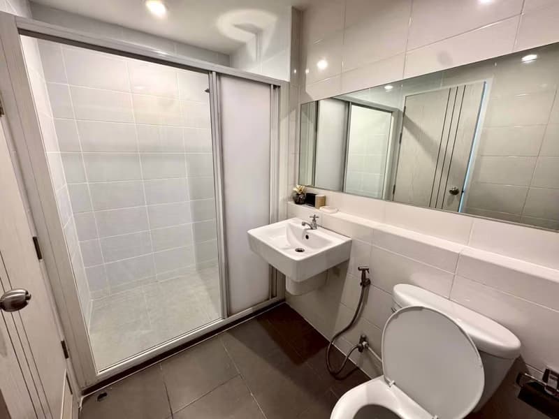 2 Bed Condo for Rent in Huai Khwang