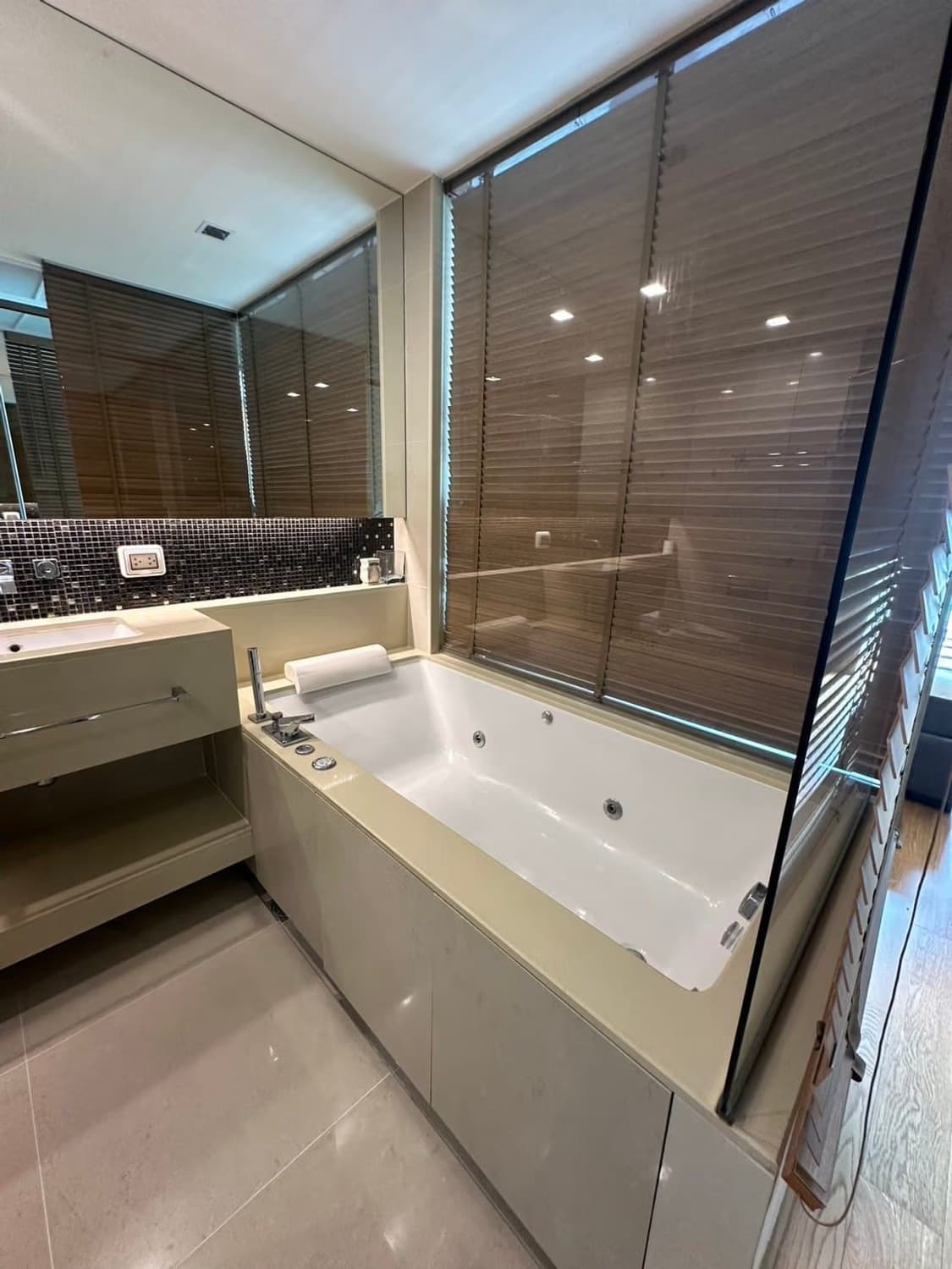 1 Bed Condo for Rent in Bang Rak - Image 9