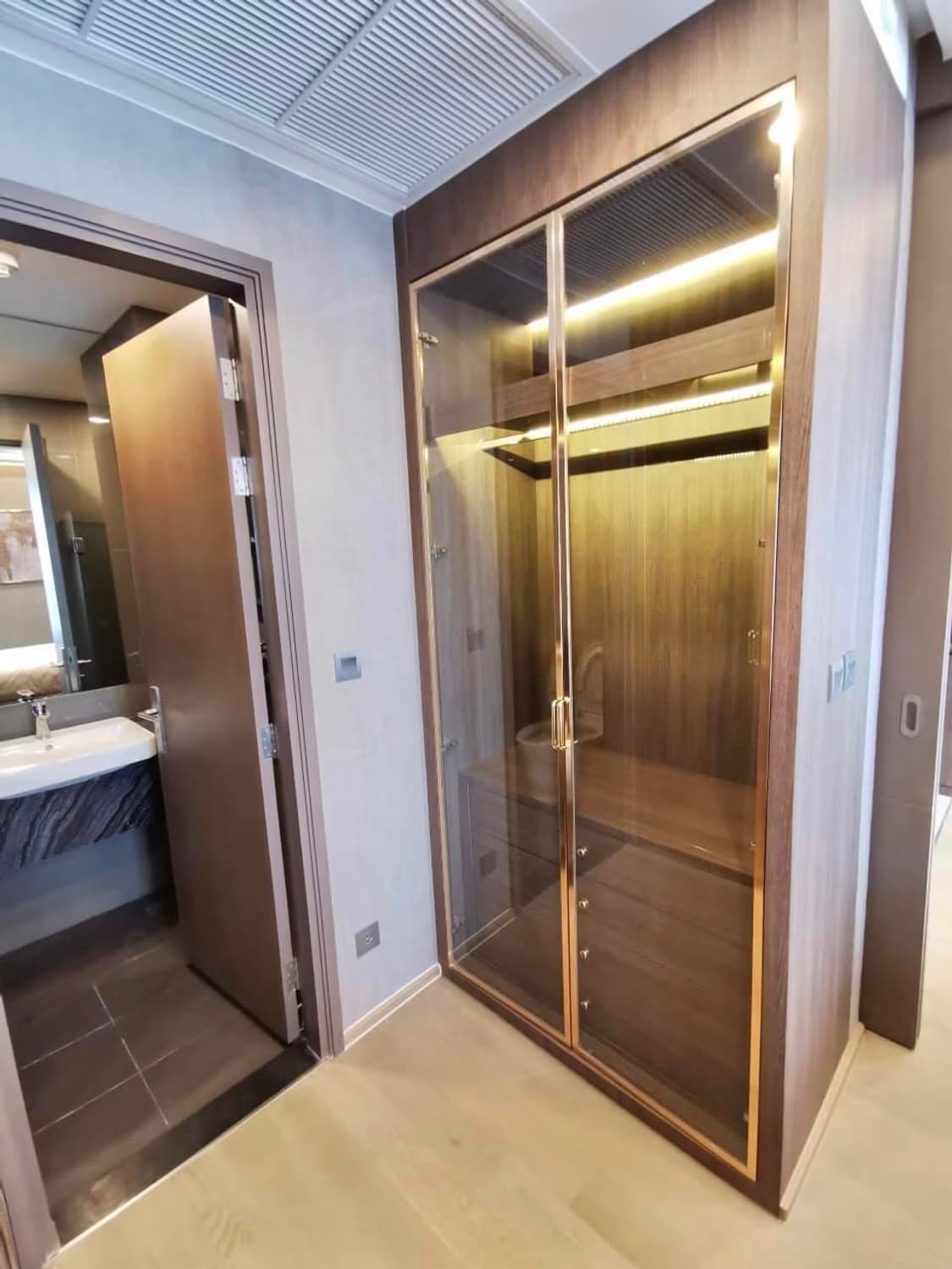 1 Bed Condo for Sale in Bang Rak - Image 4