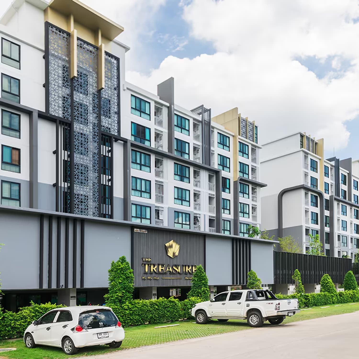 1 Bedroom Condo - Image 1