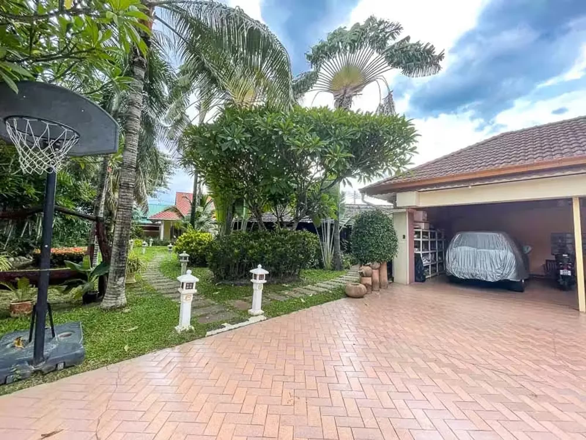 5 Bedroom House - Image 43