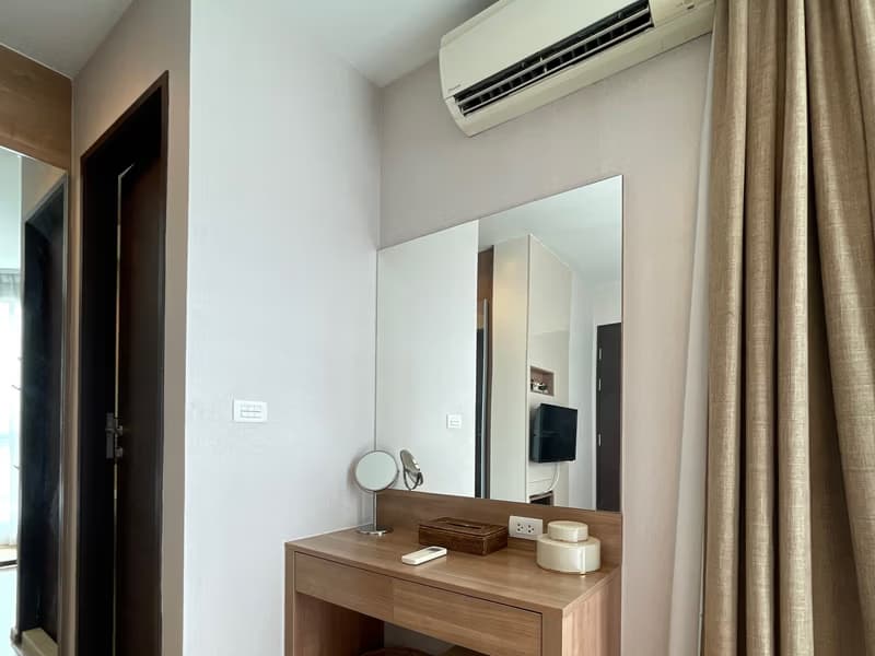1 Bed Condo for Rent and Sale  Near Saphan Taksin BTS