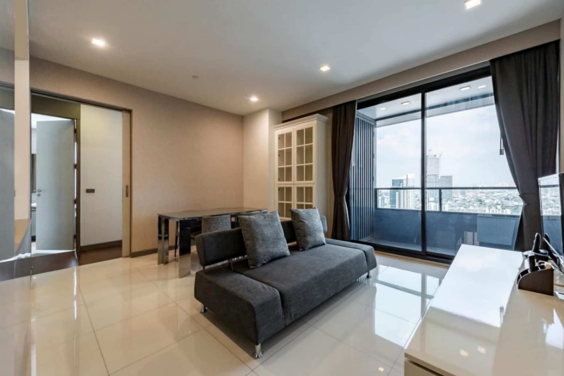 2 Bed Condo for Rent and Sale in Bang Rak - Image 3