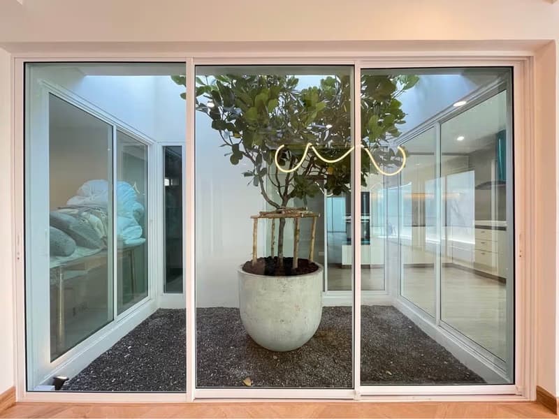 4 Bed House for Sale in Huai Khwang