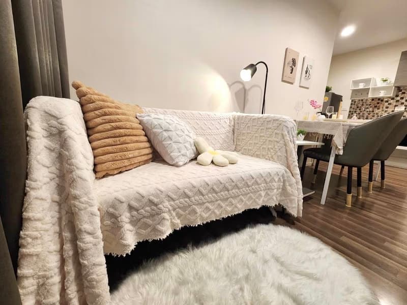 2 Bed Condo for Rent and Sale  Near Hua Mak ARL