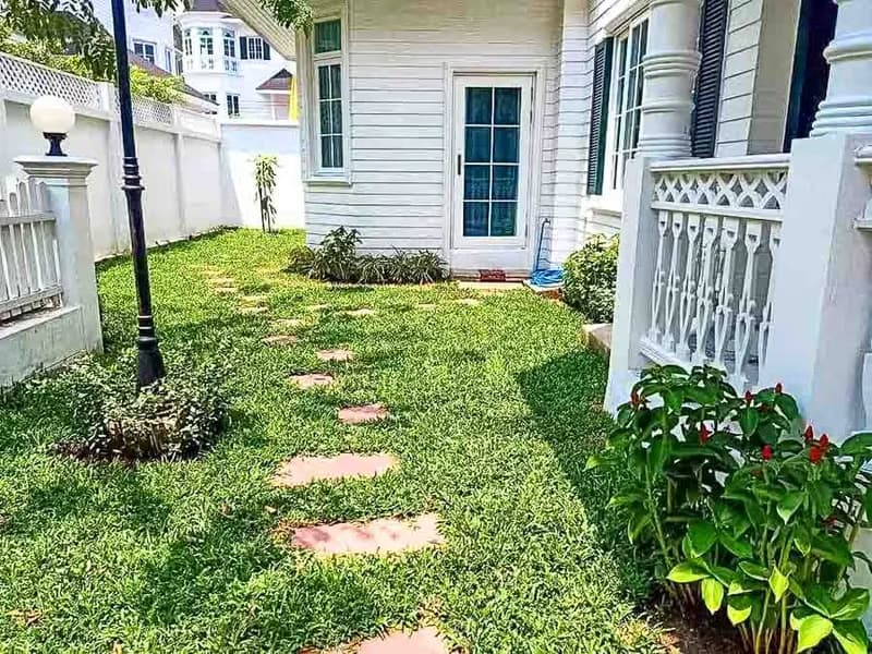 4 Bedroom House for Rent in Bang na