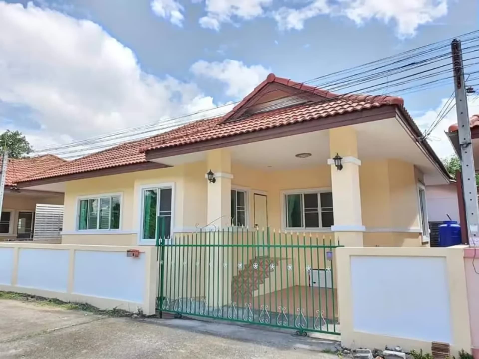 2 Bedroom House - Image 2