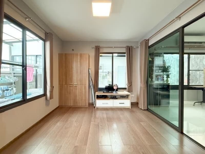 4 Bed House for Sale in Bang Phli