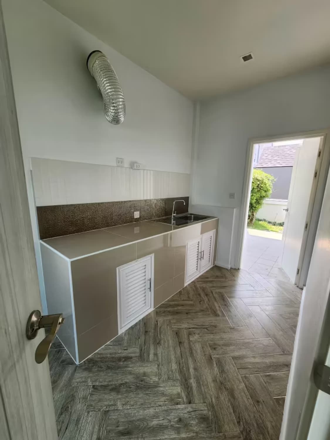 4 Bedroom House - Image 9
