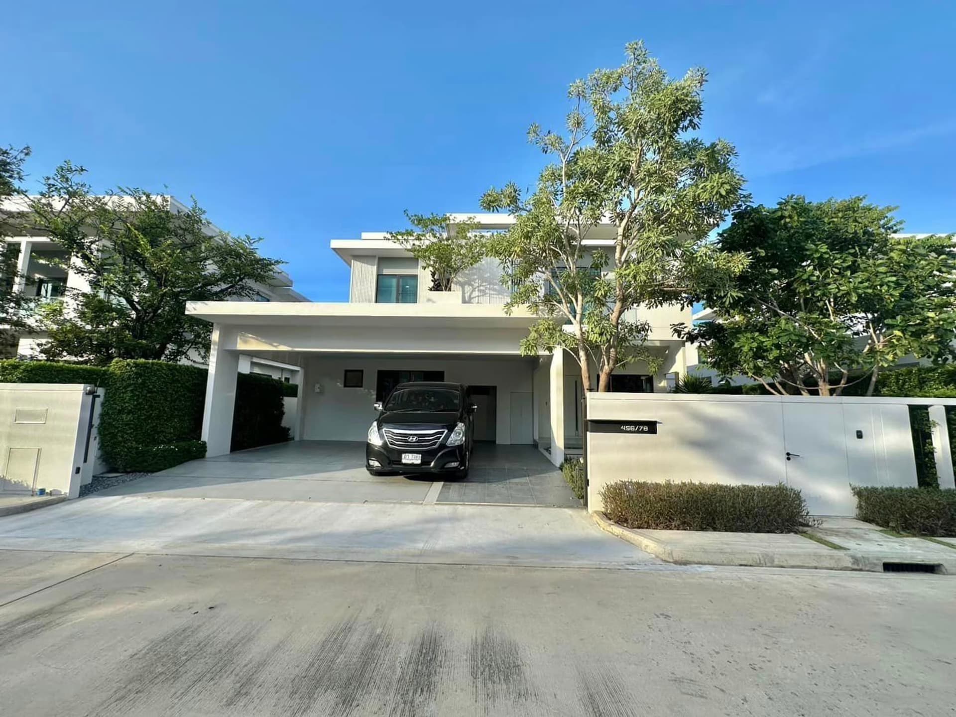 4 Bed House for Rent in undefined - Image 1