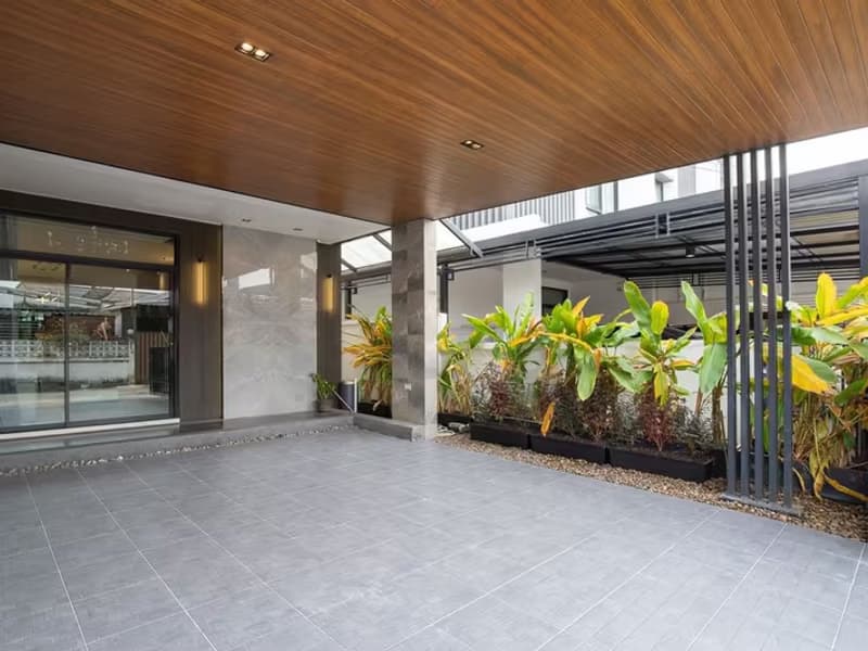  Townhouse for Rent, Sale in Lat Phrao.