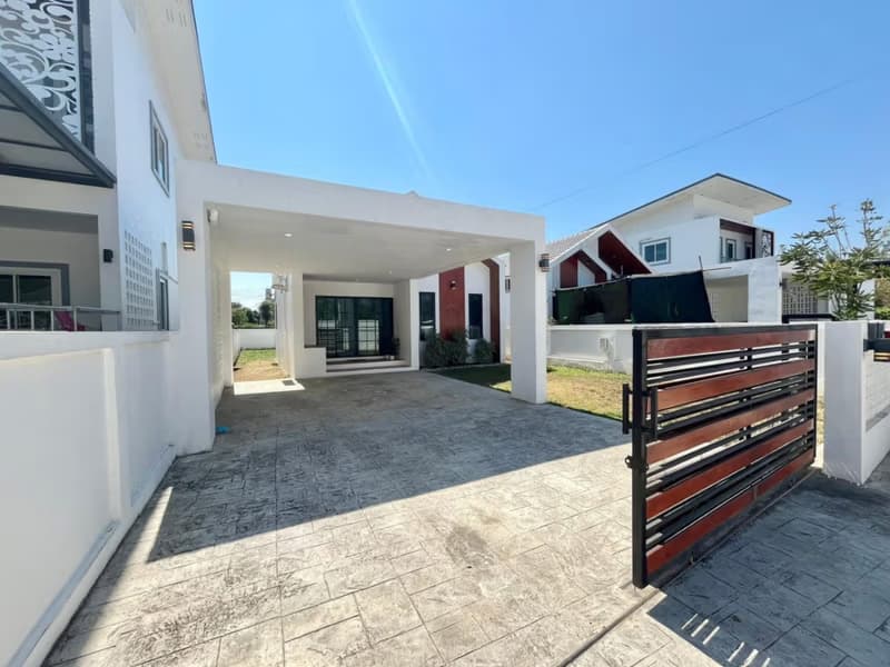 2 Bed House for Rent in Saraphi District
